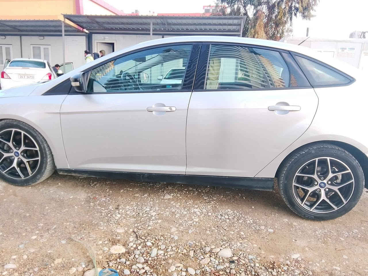 فؤرد فؤكس موديل 2018گيرو مه كينه تحويل به شه رت ته قه وره قه وكاره بآيات به شه رت سه نه وى وهه زه ى نوييه دوو پارجه سبوخ سه ياره كى زؤر خاوينه سحرى 90گه لا شوين هه ولير پيرزن *********** أربيل, العراق
