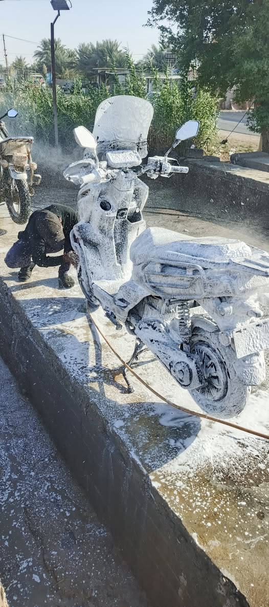 سلام عليكم دراجه شحن نوع اباطشي ست بطاريات دراجه كلش نضيفه استخدام شي قليل كله ع وضع شركه سرعتها 90 ب شحنه الوحده تمشيك 65 كيلو حقيقي مكان دراجه بهرز سعرها مليون و350 بيها مجال ما متواجد ع فيس الاتصال ع الرقم ***********
