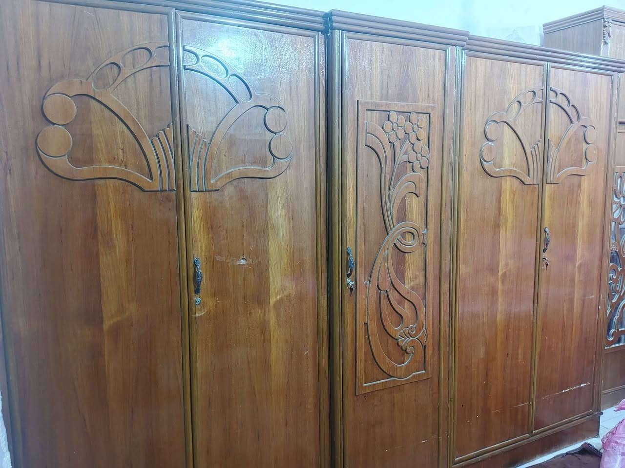 سلام عليكم غرفة تسكام نضيفه بس بسه ملاحضات  400
***********
