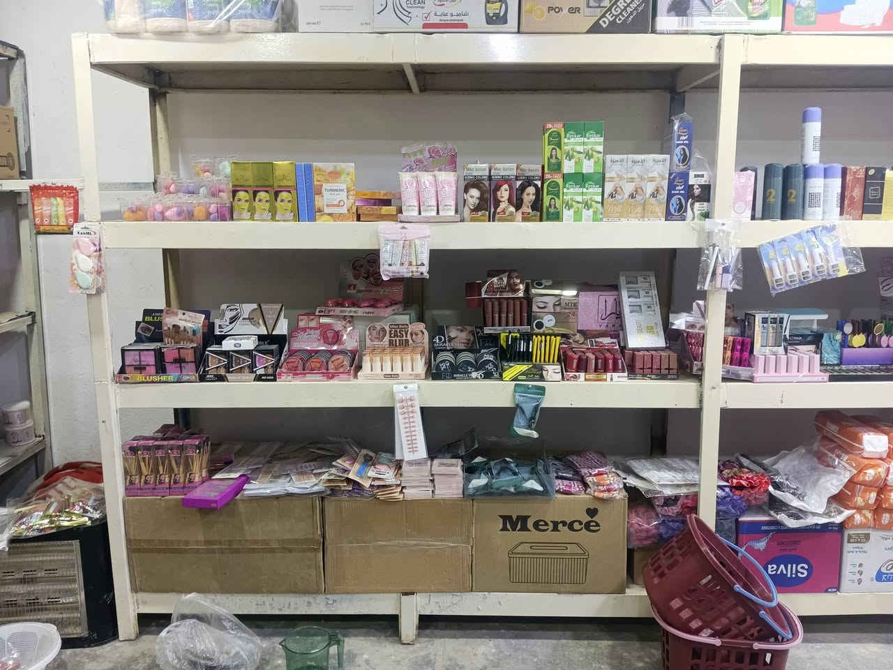 مجمع رواد للتجهيزات المنزلية _كوزمتك _منضفات _هداية _جميع انواع الورد
العنوان سوق ال٤٠٠٠ قرب اسواق حازم العبودي مقابيل علوة الذهيباوي للتواصل خاص او واتساب ***********
