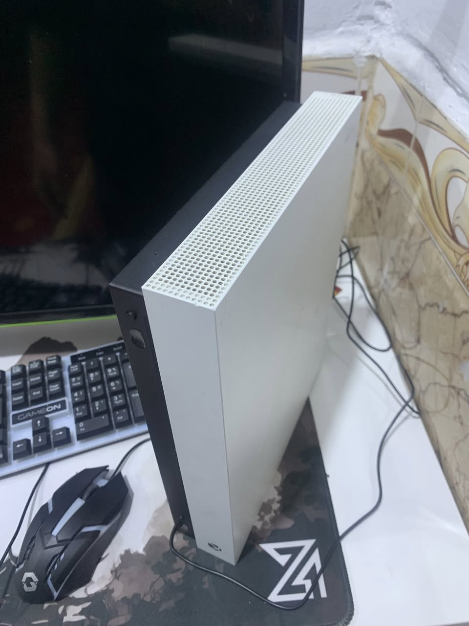 سلام عليكم اكس بوكس ون اكس ذاكره واحد تيرا لبلي نضافه 90بل ميه اوربي يشغل قرص +كيم باس بل العاب كلش حلو سعر 175 قفل اذا تريد ماوس وكيبود وماوس باد يصير 190كامل  ملحقاته +يده سيرس اس لبلادبصره قرنه


**إذا كنت صاحب هذا الإعلان وتريد حذفه لأي سبب، رجاءا أرسل رسالة إلى الدعم الفني**