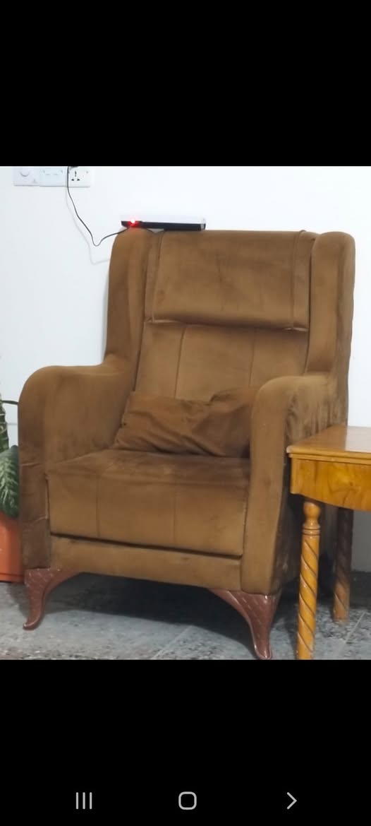 سلام عليكم 
تخم ١٢ مقعد توصا يعني يجي ثنين كبار وحده صغيره ٤ و كراسي مستعمل ٣ اشهر مابي اي ضرر سعره ٤٥٠ وبي مجال العنوان الحسينية ***********
