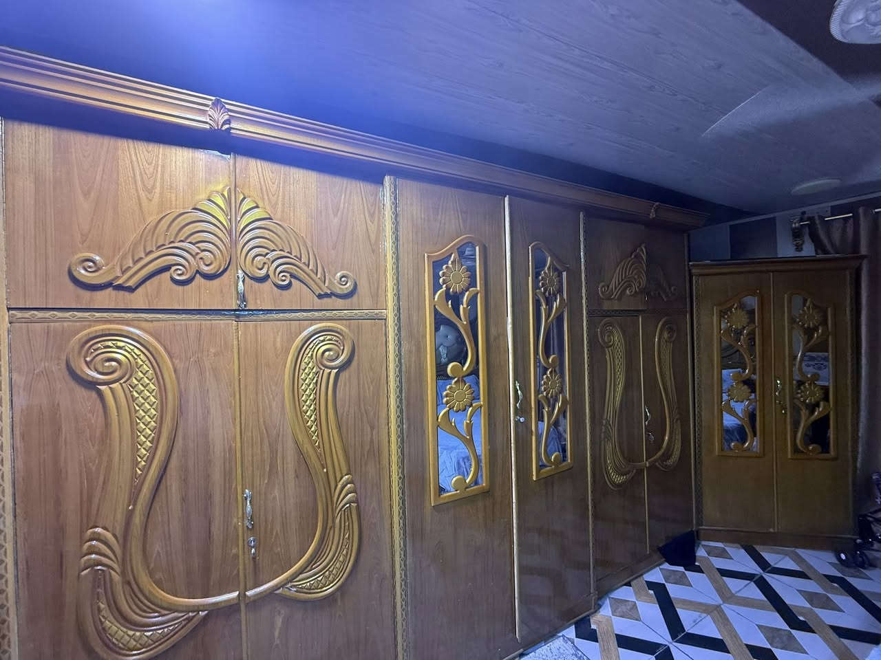 غرفه نوم للبيع اخو الجديد غرفه تتكون من زاويه و كنتور  ٦ ابواب طابقين مع ميز ٢ مع ميز تواليت من ميز الغرفه جديده استعمال ٤ اشهر والغرفه صاج قوي للستفسار راسل او اتصل  ***********

مكاني بصره
