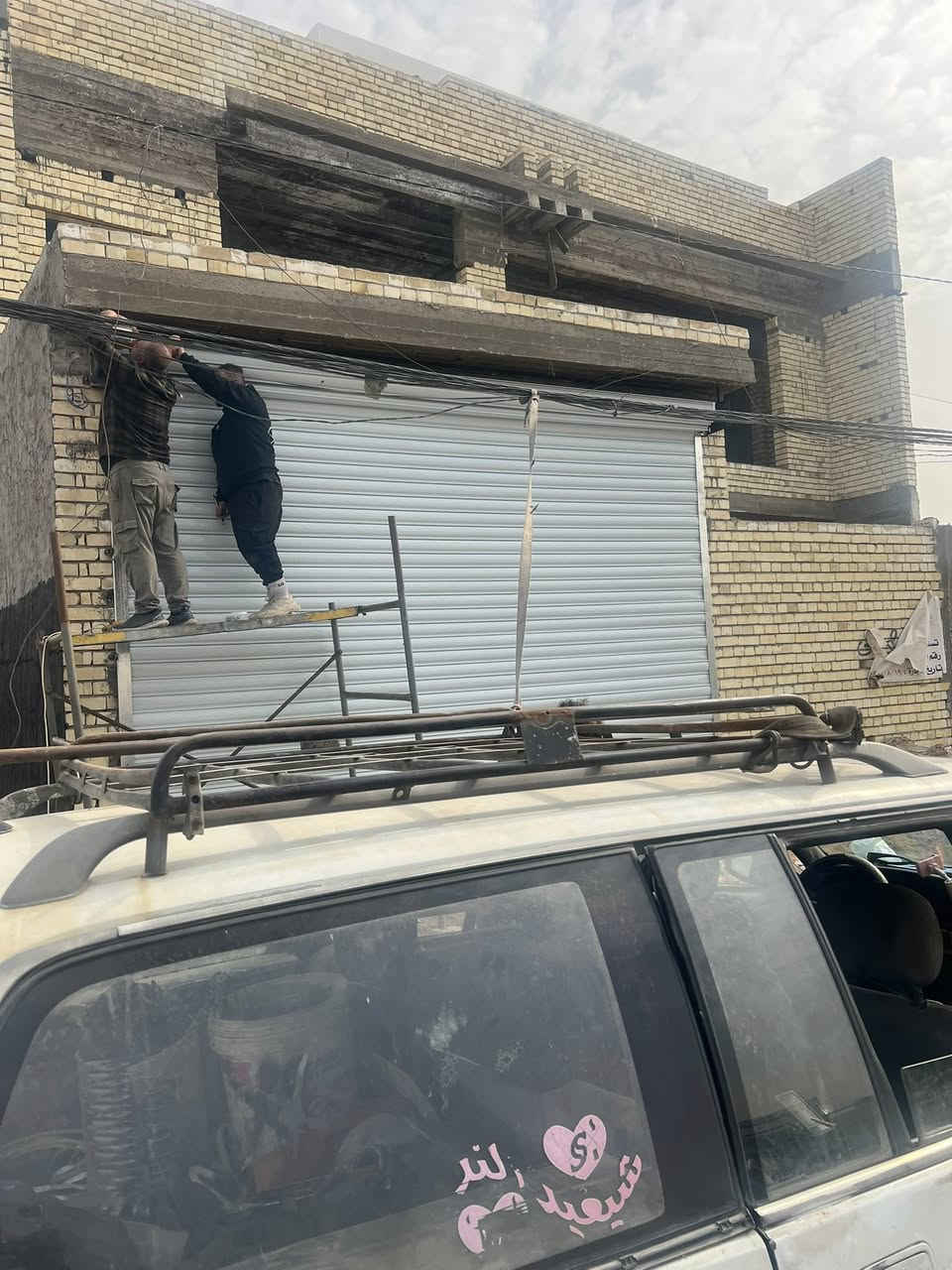 للبيع دار هيكل مساحه 216 متر العز على شارع 20 مباشره للاستفسار ***********
