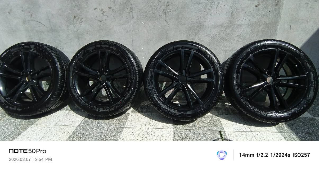 تخم تاير
حجم الويل ١٨ 
18/45/235
للبيع 
السعر ٤٠٠ دولار وبيهن مجال 
رقم ***********
