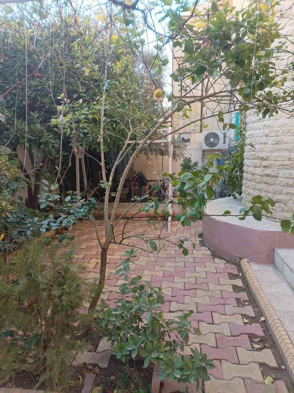 #عروض #مكتب #أسوار #المدينةللعقار
#دارللبيع
______________________________________

عنوان الدار 💥💥💥💥 حي الحدباء الثانية
مساحة الدار 💥💥💥💥 ٢٤٠ متر
واجهة الدار 💥💥💥💥 ١٢ متر
اتجاه الدار 💥💥💥💥 قبلة 🕋
مكون من طابقين 💥💥 الطابق الأول 💥💥 غرفة نوم ومطبخ وهول واستقبال وصحيات
الطابق الثاني 💥💥💥💥 ثلاثة غرف نوم وهول وصحيات
سعر الدار 💥💥💥💥 ٢٩٠ مليون 
______________________________________
 موقع مميز جدا،، قريب على سايدين المضخة وجامع ذكوان،، مكاتبة مع الشرعي،، شرط التحويل أو قرار اللتمليك✍️
للاستفسار مراجعة مكتب أسوار المدينة للعقار
حي الحدباء سايدين الصورة مقابل جامع المجيد 🌹
او الاتصال على الأرقام التالية
اسيا ☎️***********
كورك ☎️***********
او مراسلة الصفحة 💥
