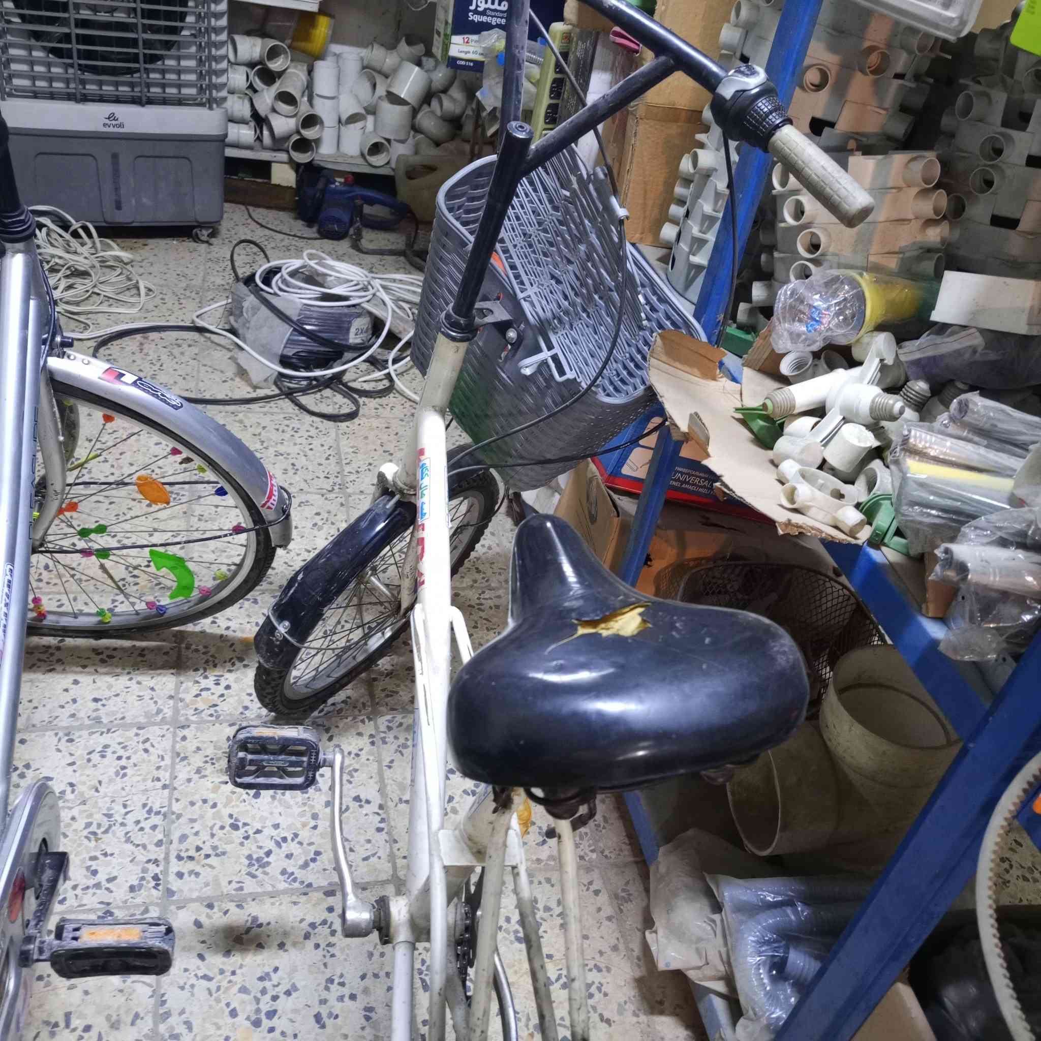 سلام عليكم شباب عندي هاذ البايسكل للبيع حجم 20✅
البايسكل جاهز كلشي مابي فقط بدون عكرب يعني مابي✅ عكرب كير اسمه مالمكينه الباسكل سعره 50 الف ✅
العنوان : بغداد حي التراث ✅
للاتصال على الرقم: ***********✅
