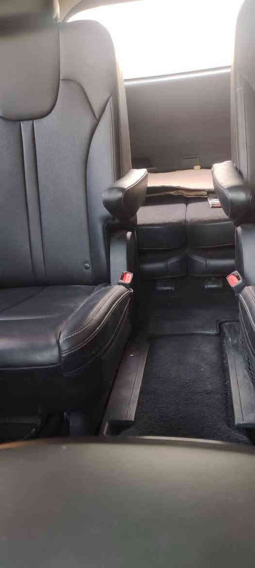 السلام عليكم 
سورنتو موديل 22  وارد أمريكي لو ن اسود بانوراما تحكم ستيرن نقطة عمياء كراسي تدفئة تبريد سايد بريك بصمة كراسي vip جنطة كهرباء 7راكب رقم بغداد 
الاستفسار عالرقم ***********
حادثها بسيط
