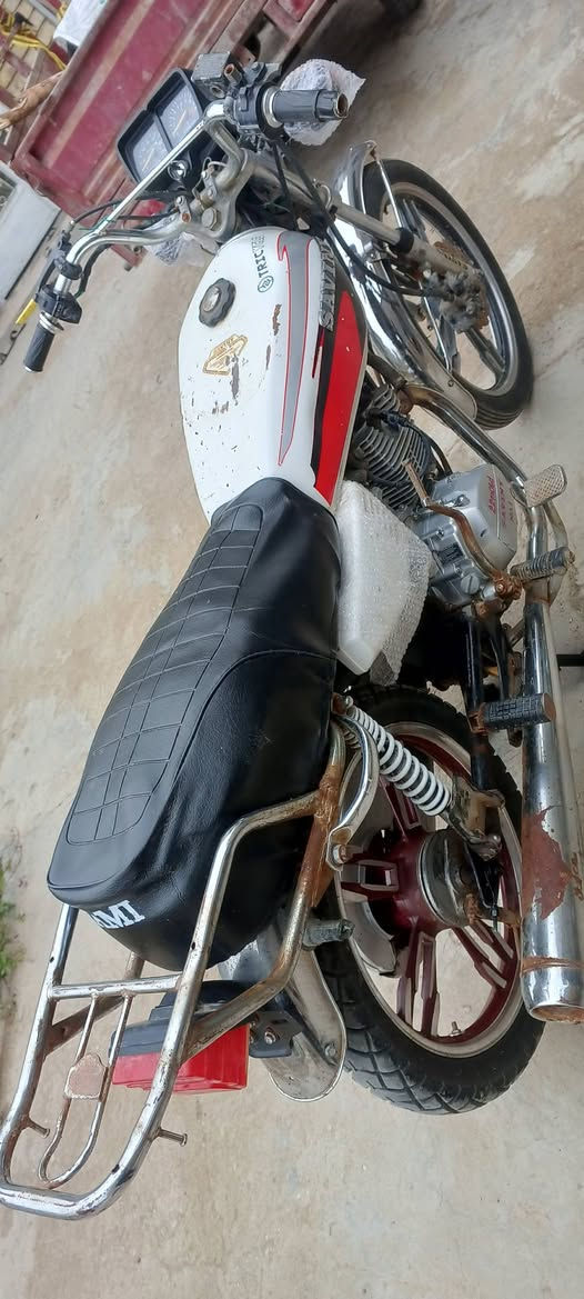 سافان 2020 . اوراق 3
مكينه خير من الله دراجه كلش حلوه 
480 وبيهه مجال بسيط 
مكانهه قطعه الصويره 
***********
