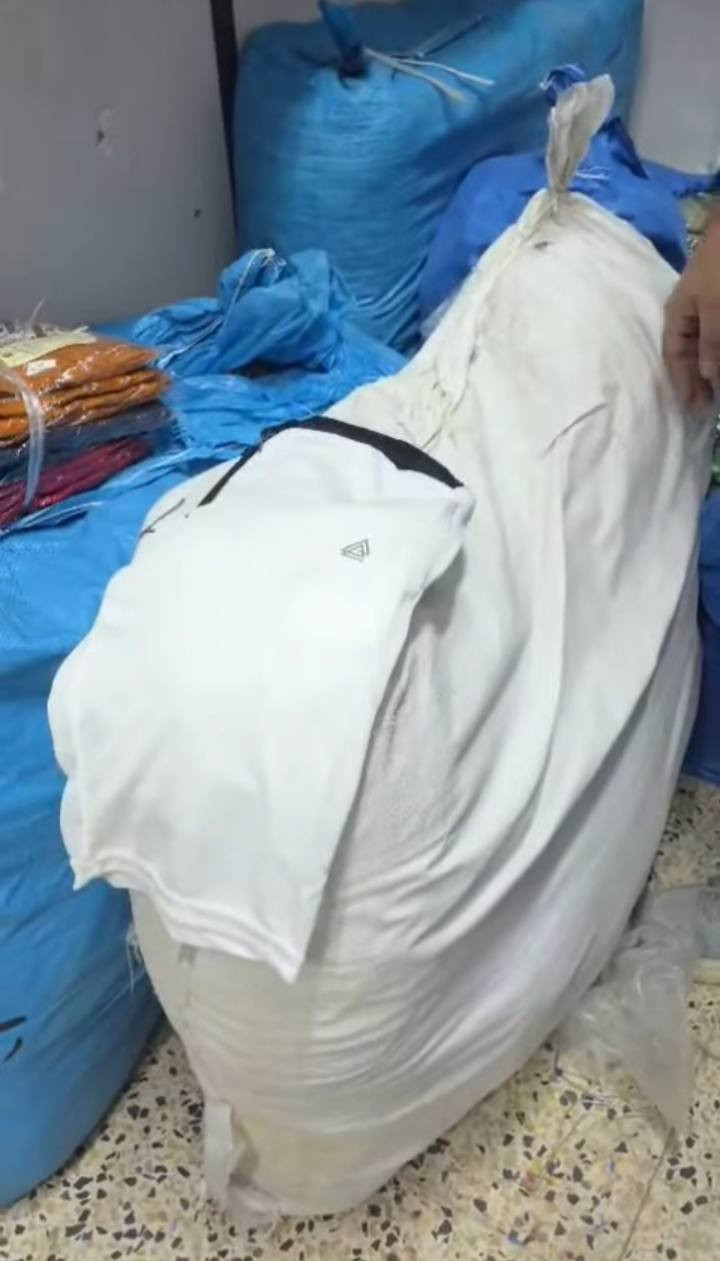 سلام عليكم شباب عندي كيمه شورت رياضي بيعك درازن.


**إذا كنت صاحب هذا الإعلان وتريد حذفه لأي سبب، رجاءا أرسل رسالة إلى الدعم الفني**