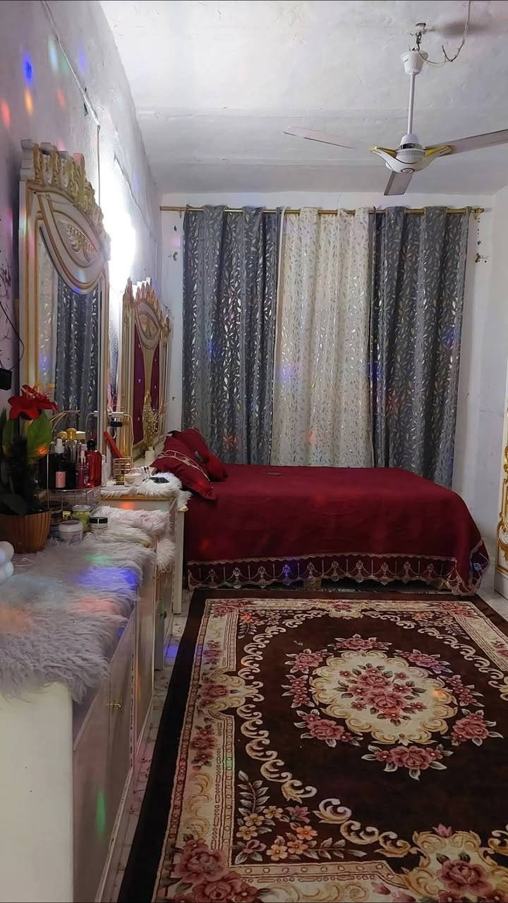 لسلام عليكم غرفه نوم للبيع السعر 800 كاونتر 750 وعلمن جدد  منطقه بوب الشام ***********
