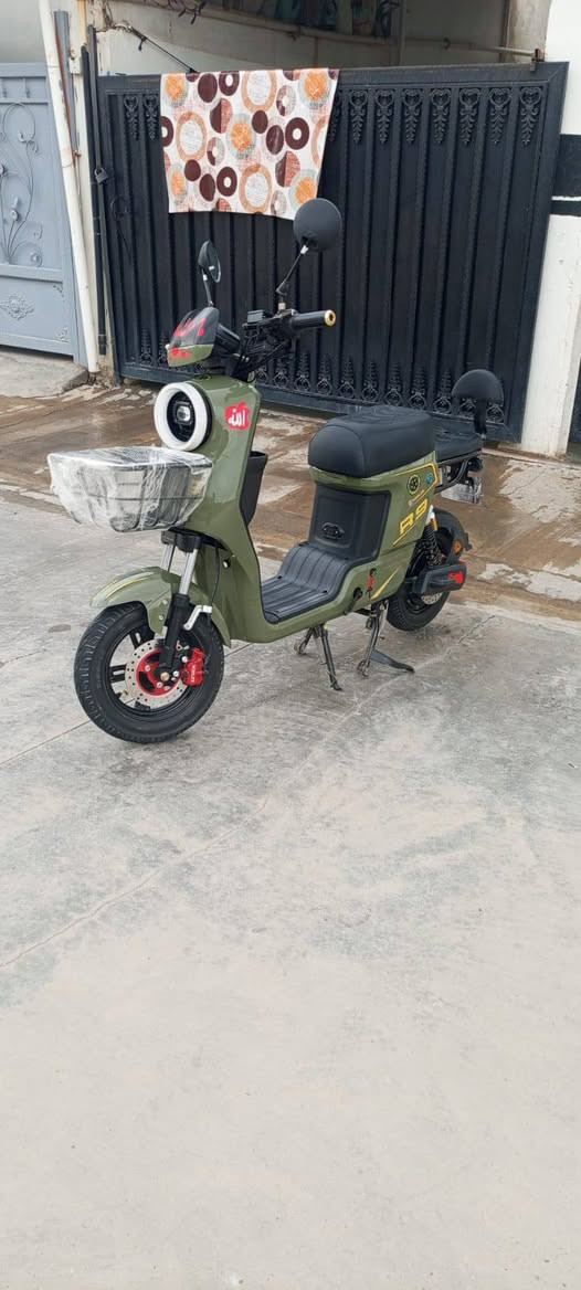 سلام عليكم ورحمه دراجه شحن R9 2026 من شركه ولي الاصلي وكالات كوريا مار تحكم بالشاشه سرعة بالشاشه 109 حقيقي 705بطاريات 32امبير اربع سرع بي نضام بك رجوع للخلف السعر 550او بي مجال للطيبين مكان الدراجه كركوك عرفه ***********
