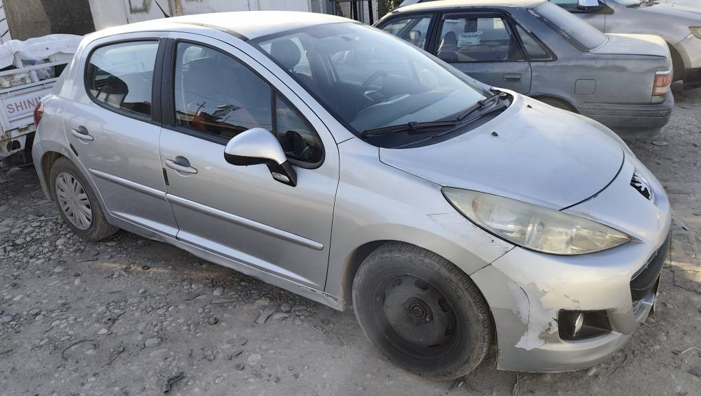 - بیجۆ ٢٠١٢ فەڕەنسی مەکینە بیلادی ١٦ی زنجیری مینی کوپەر و بی ئێمی لەسەرە.
- بێ لێدرانە و دەعمی نیە، پەڕەشوتی هیچ نەتەقیوە و پێشو پشتی کەپسە.
- کارەبایاتی ئیش دەکات و عەیبی نیە.
- (شریتی سوکان، ڤۆڵت و ڕۆت، دیلەمۆ، ڕونی گێڕ و مەکینە، قایش تایمینگ) هەموو ئەو شتانە و هەندێك وردەوارە نوێیە.
- ٢٤٠ هەزاری حەقیقی ڕۆیشتوە.
- تازە فەحس و هەزە کراوە.
- بۆ جوانی  سیارەکە هەمووی گاعی کراوە و دەرەوەی لەجگە کراوە.
- ڕەقەم هەولێرە و بە ناو دەکرێت.
- سەنەوی ٢٠٢٤ بەسەر چووە.
- واتەر پەمپی تەواو نیە و کەمێك بوخاری هەیە.
- 1220000 غرامەی لەسەرە دوای معامەلە دەدرێتەوە.
- نرخ ٦٠ وەرەقە.
- شوێن هەولێر
- بۆ زانیاری زیاتر پەیوەندی بەم ژمارە مۆبایلە بکەن (***********) وەتس ئەپ و ڤایبەری لەسەرە. أربيل, العراق
