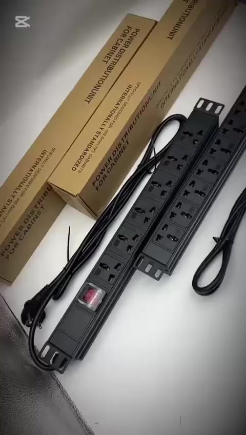 PDU سيار راك 
بحجمين 
6 منافذ و 8 منافذ 
للتواصل و الاستفسار على ارقام الواتس اب 
***********
