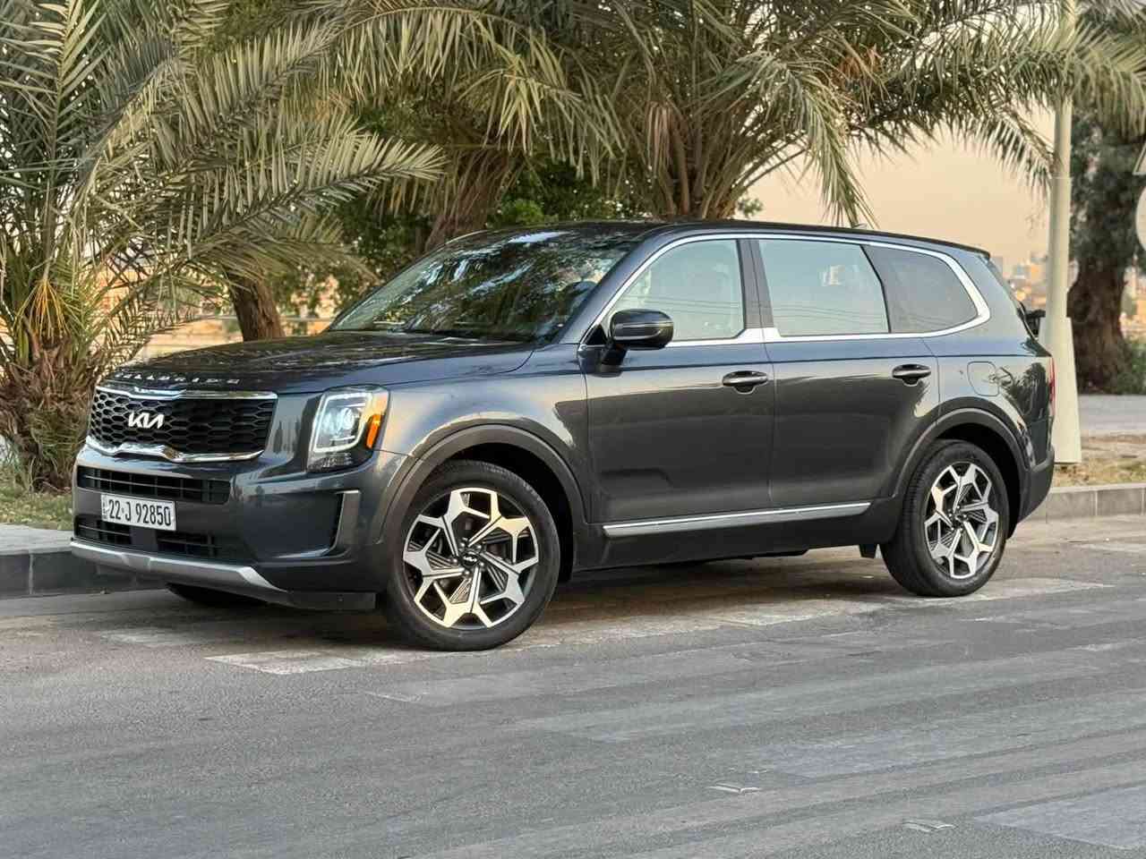 تولرايد 2022 EX
رقم شمالي باسمي 
الحادث موجود بلمنشور (بيها صبغ باب خلفي وجاملغ بارد بدون دواخل )
السيارة ماشيه ٦٠ فقط 
جديدة جدا 
مكاني زيونه 
السعر 230 
***********
