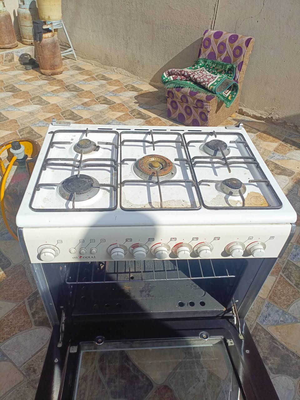 طباخ للبيع مابي عيب للسعر 75 الف وبي مجال الاتصال على الرقم ***********
