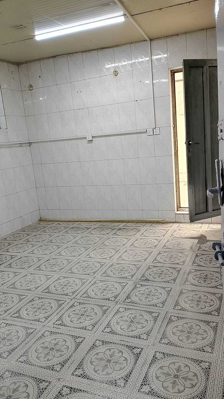 للايجار في اليرموك
مشتمل طابق اول يحتوي على 3غرف نوم ومطبخ وصحيات 
الموقع مجاور الجنسية 
سعر الايجار مليون قابل للتفاوض 
للاستفسار مراجعة مكتب الكرم للعقار 
او الاتصال على الارقام التاليه 
***********
