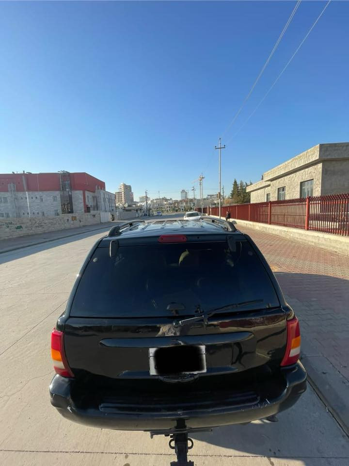 Jeep laredo موديل٢٠٠٠ فول مواسەفات سلایت کوشن جلد کوشن کارەبا فول جەبەلیو فول دەسکاری کراوە ٨ بستۆنە بەشەرتی گیرو مەکینە تازە کامل بویاخی فرن کراوە سەیەرەکە تا حەزکەی جوانە رەقەم دهوکە سەنەوی بەسەر جوە تەحویلو براوەو خرامە بەشەرت سیستەمی خازم داناوە بوی کیشەی بەنزین خواردنیشی نەماوە  ٥٥ گەلاو کەمیک مەعامەلە  ***********
تکایە موشتەری نیت  تەلەفون مەکە 
هەموشتیکم نوسیوە
