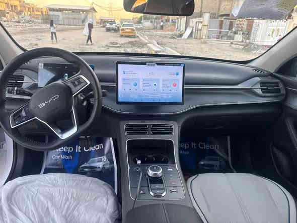 سلام عليكم بي واي دي ماشيه (3000)  اخت الزيرو مكفوله ومدوشمه وارضيات ومعربه الشاشه كامله السيار متصر عليها ربع دينار السعر (19) قفل قفل (مكاني) ( حي اور) ***********
