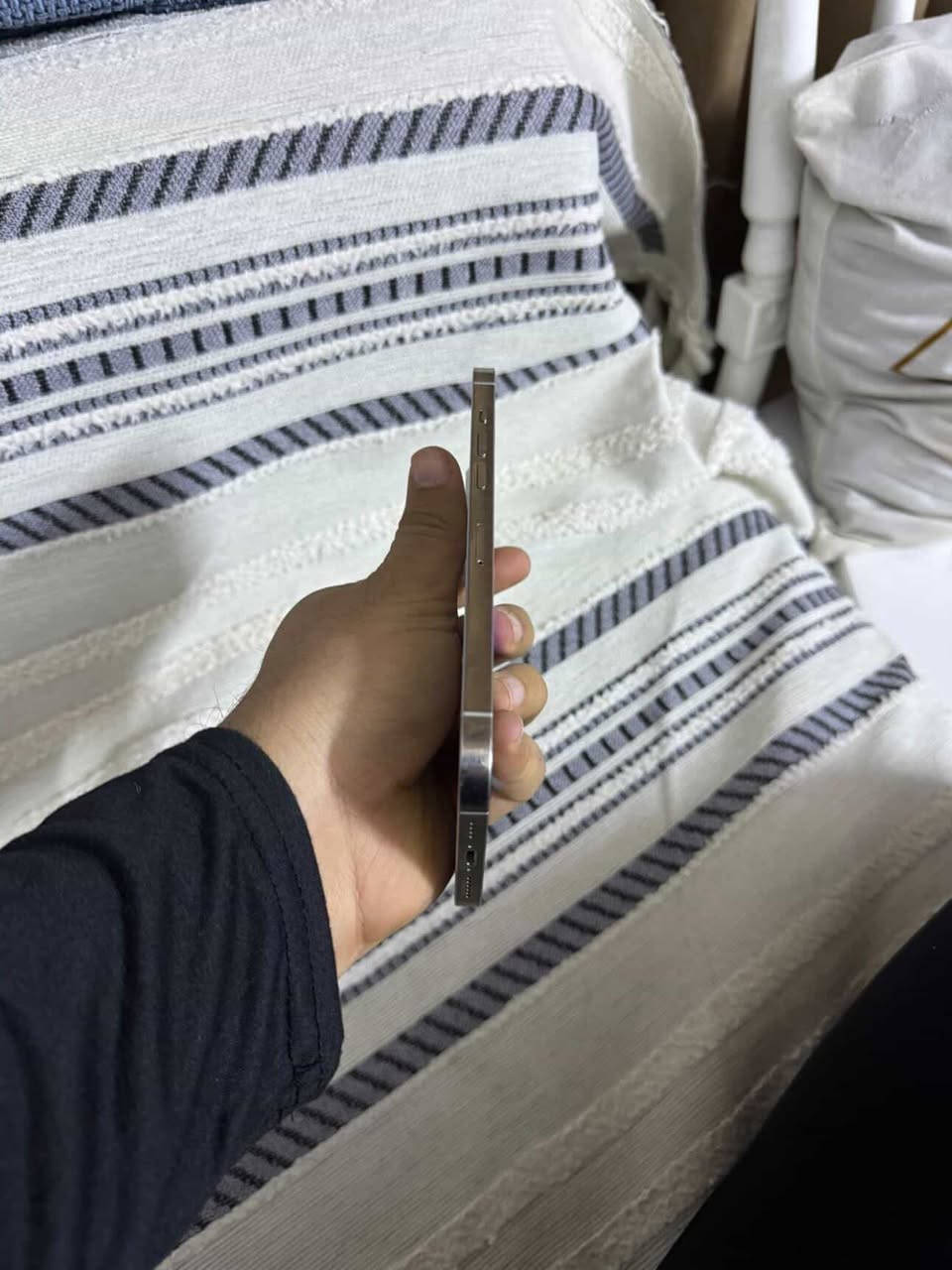 12برو ماكس 
ذاكره256 
بطاريه 77 
وصرف مابي ابد 
ب375 
واتساب ***********
