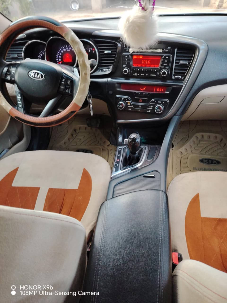 السلام عليكم اوبتيما كفالة عامة للبيع موديل 2011 رقم بغداد مداور ثاني يوم
مواصفات 

اشاير بالمري 

محرك 2000

قطعتين تبريد 

قماره بنوراما 

فتحة بالقماره 

كشن كهربائي

خزن ميموري 

حساسات خلفية 

السيارة فول وبعد بيه هواي مواصفات سيارة جاهزة واحلى من صور بهواي
الرقم ***********
العنوان بابل
