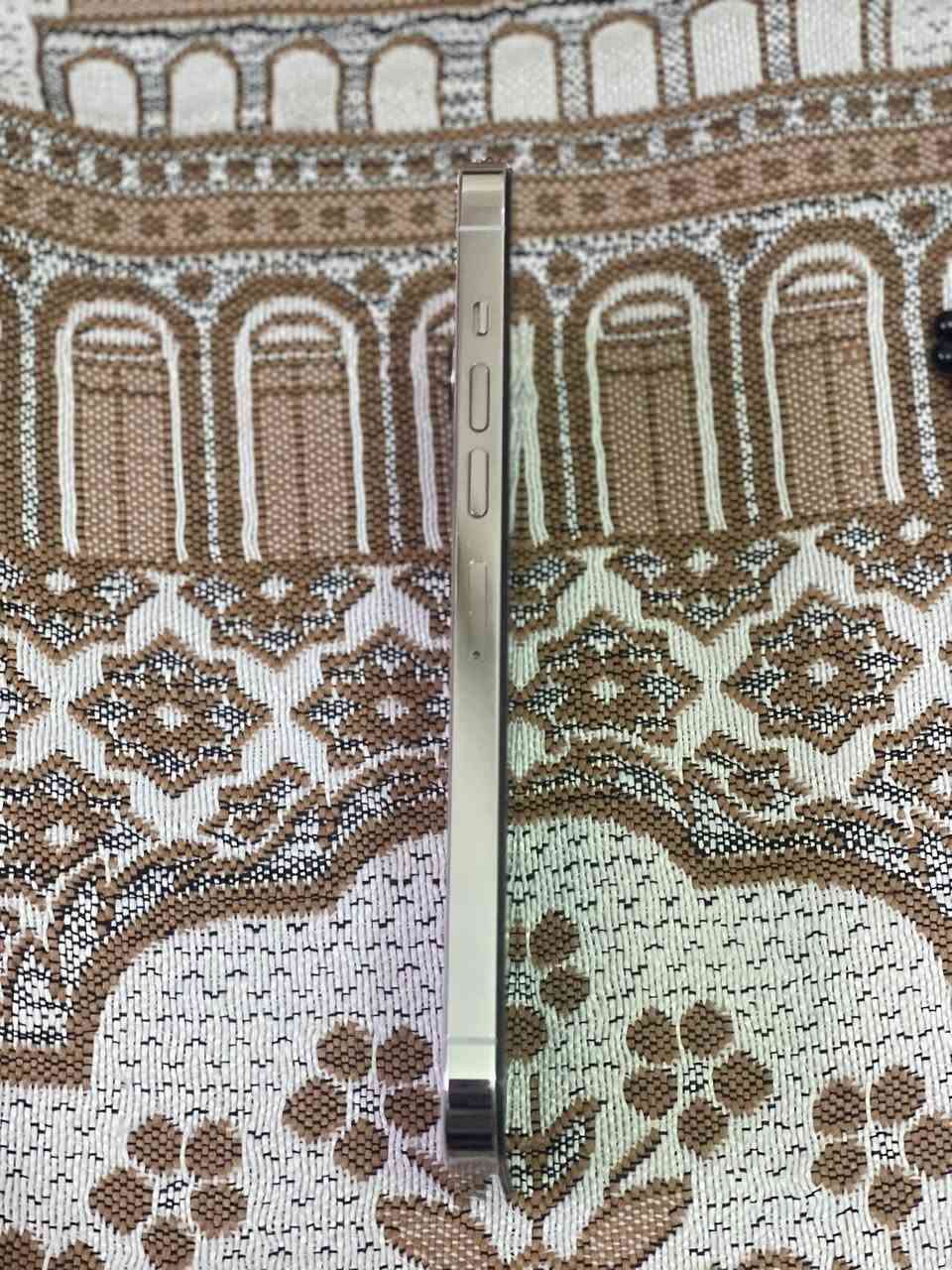 ١٣ برو ماكس بدل شاشه الاصيله مال تفصيخ وبدل بطاريه 
والكماره ثلاثه وكفه الذكرا ٢٥٦ البطاريه ١٠٠ السعر ٥٠٠ وبيه مجال حك الجي. المكان بغداد مدينه الصدر ***********
