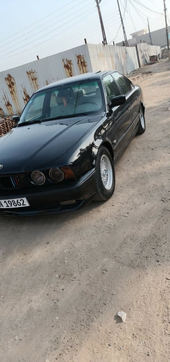 سلام عليكم
للبيع بي ام 525 مسكر
كير اوتماتيك 
المكينة بيهة خيط تبخير بدون تنقيص
رقم بغداد الدولي تحويل مباشر
السيارة جديدة كارتون
دواخل جلد فتحة
تبريد ثلج
حدادية جديدة 
تخم تاير جديد
كهربائيات كلها شغالة
السعر 60 ورقة وبيهة مجال
مكان السيارة البصرة قضاء الزبير
الاتصال
***********
