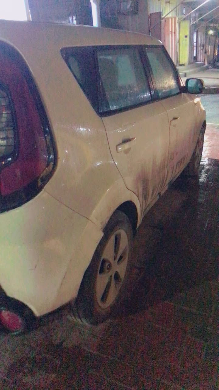 سلام عليكم صول امريكي موديل ٢٠١٦استيراد خاص بأسمنه محرك ١٦٠٠gdi  رقم كربلاء صارله ٩سنه عندنا حادث جنطه فقط امصلح على بارد تخم تاير جديد كير جديد محرك نظيف السعر ١٢٠وبيه مجال رقم موبايل ***********
