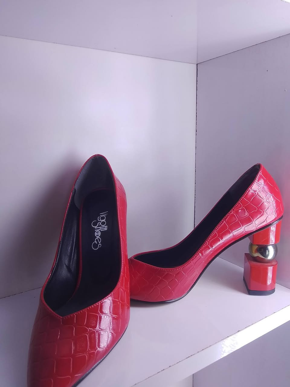 مرحبا بنات أي قطعه ب5و6 عروض لمدة يومين لحكو 👠🫶


**إذا كنت صاحب هذا الإعلان وتريد حذفه لأي سبب، رجاءا أرسل رسالة إلى الدعم الفني**