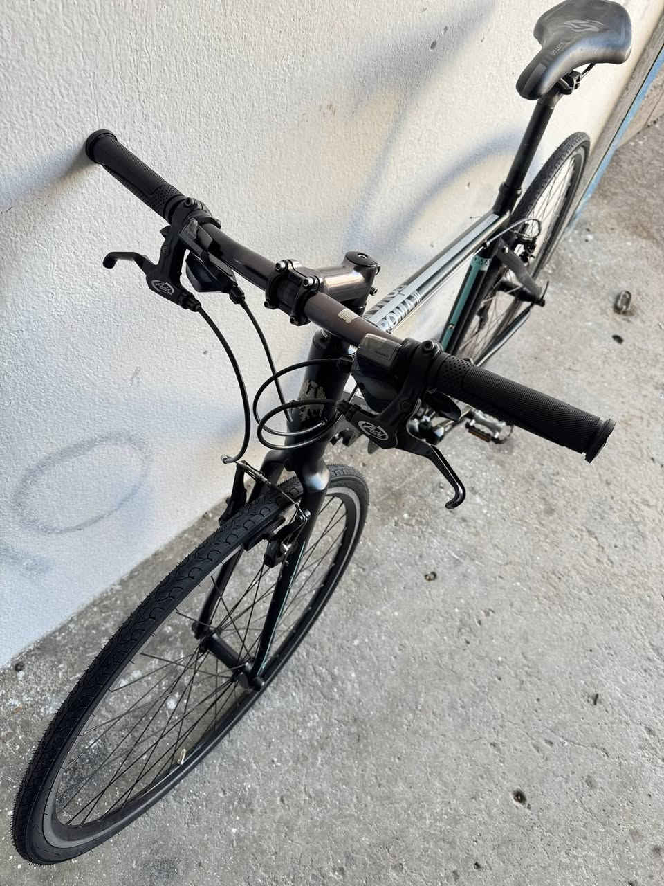 السلام ً عليكم ً اخوانيً الغواليً عندي هذيً 700
حجم 28 قياس M فريم 50 ماركة (Bianchi)
غني عن التعريف ماركة ايطالي الصنع معدنه المنيوم 
سستم شيمانوا كلاريس 2/8 ناقل اماميً خلفيً 
كلاريس الدراجة كلش نظيفة شكد متصور نظيفة 
عل وضع البلادي ختم واحد سعرهاا 250 الف 
وبي مجال بصيط عنواني موصل تتوفر خدمة 
توصيل لجميع محافظات العراق وتحياتي للجميع


**إذا كنت صاحب هذا الإعلان وتريد حذفه لأي سبب، رجاءا أرسل رسالة إلى الدعم الفني**