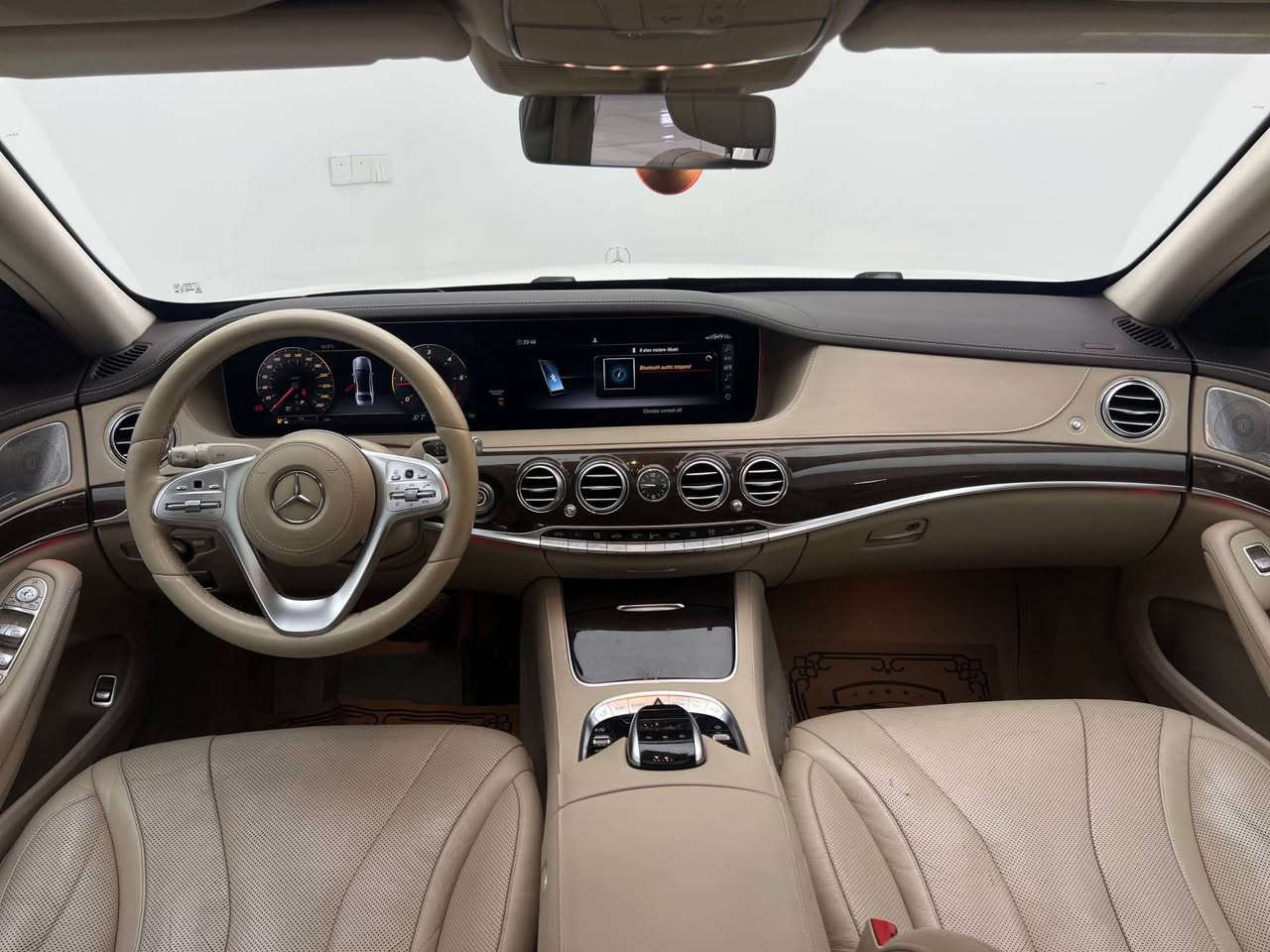Mercedes-Benz S350d 2019 4matic 

القصر المتحرك ميرسيدس بينز اس كلاس ٢٠١٩  

محرك 6 سلندر 3.0 لتر دیزل 
كير 9 سرعات
وارد الماني مکفولة کفالة عامة على وضع الشركة  

ماشية208,000 كيلو  
فول مواصفات
جكات تصعد وتنزل 
فتحة سقف بانوراما
رادارات وكامرات 360

٤ تكم 
تحكمات كشنات امامية و خلفية كهربائية و مساج
كشنات تدفئة وتبريد
ابواب شفط (Soft Close)
نظام اضائة داخلية 64 لون 
DISTRONIC PLUS نظام القيادة الذكية
كاميرات 360 درجة
نظام النقطة العمياء
للحماية قبل الحوادث PRESAFE نظام
مساعد الحفاظ على المسار
نظام الفرملة التلقائية في حالات الطوارئ
و بعد هواي مواصفات 

رقم دهوک الدولي شرط التحویل 

و بسعر ($٣٨٩) و بیها مجال للطیبین 

مكان السيارة

دهوك -معرض ارشف R-Shev
رقم51 من معارض التيرمينال 

***********
*********** دهوك, العراق
