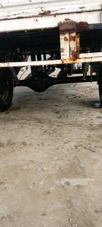 هذه دراجة نارية ثلاثية العجلات بجودة جيدة. الهيكل يحتوي على بعض علاما...