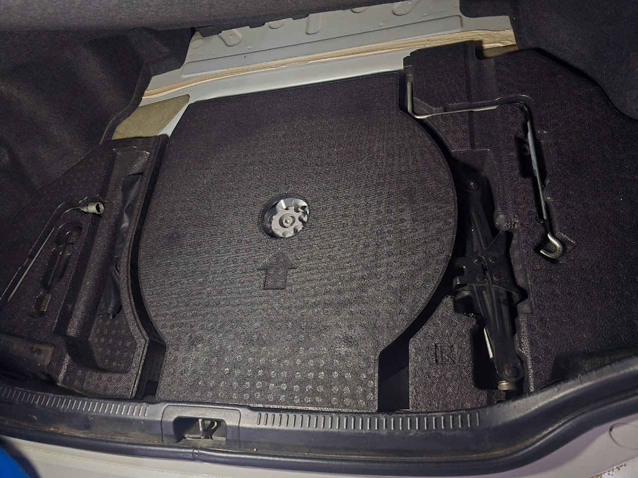 السلام عليكم 
للبيع مكلف بالنشر 
كامري 2017 GLX ام التريشة الحمرة
خليجي مكفوله كفالة عامه عدى شخط بسيط موضح بالسونار
رقم شمالي تحويل ثاني يوم
ماشيه 132 الف كيلو
السياره فول مواصفات 
حساس امامي
حساس خلفي
كامره
بصمه
فتحة سقف
بردة
كشنات جلد ومدوشمها فوكاه جلد ابيض
انارة داخلية بلادي لون ازرق+ وردي
انارة ترحيب
شاشة اعطال بالكيلو متر دشبول ذكي
مكان السيارة ديالى 
للاستفسار اكثر ***********
