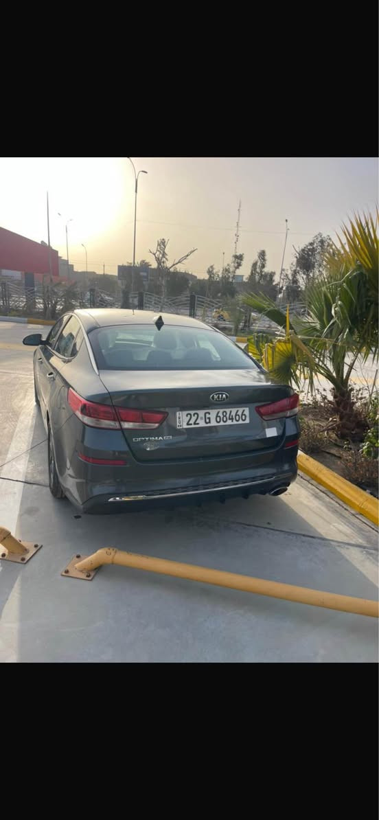 كيا اوبتما موديل 2020
حادثها جاملغ خلفي بسيط كلش وسونار موضح بالصور 
مواصفات نص فول 
رادار امامي 
رادار خلفي 
شاشة اكبر حجم 
اشاير بل مري 
ماشية 86
رقم أربيل دولي شرط تحويل 
السيارة جديدة كلش 
ومكفولة من اي نقص
السعر ١٣٠ وبيها مجال 
مكاني بغداد
*********** بغداد, العراق
