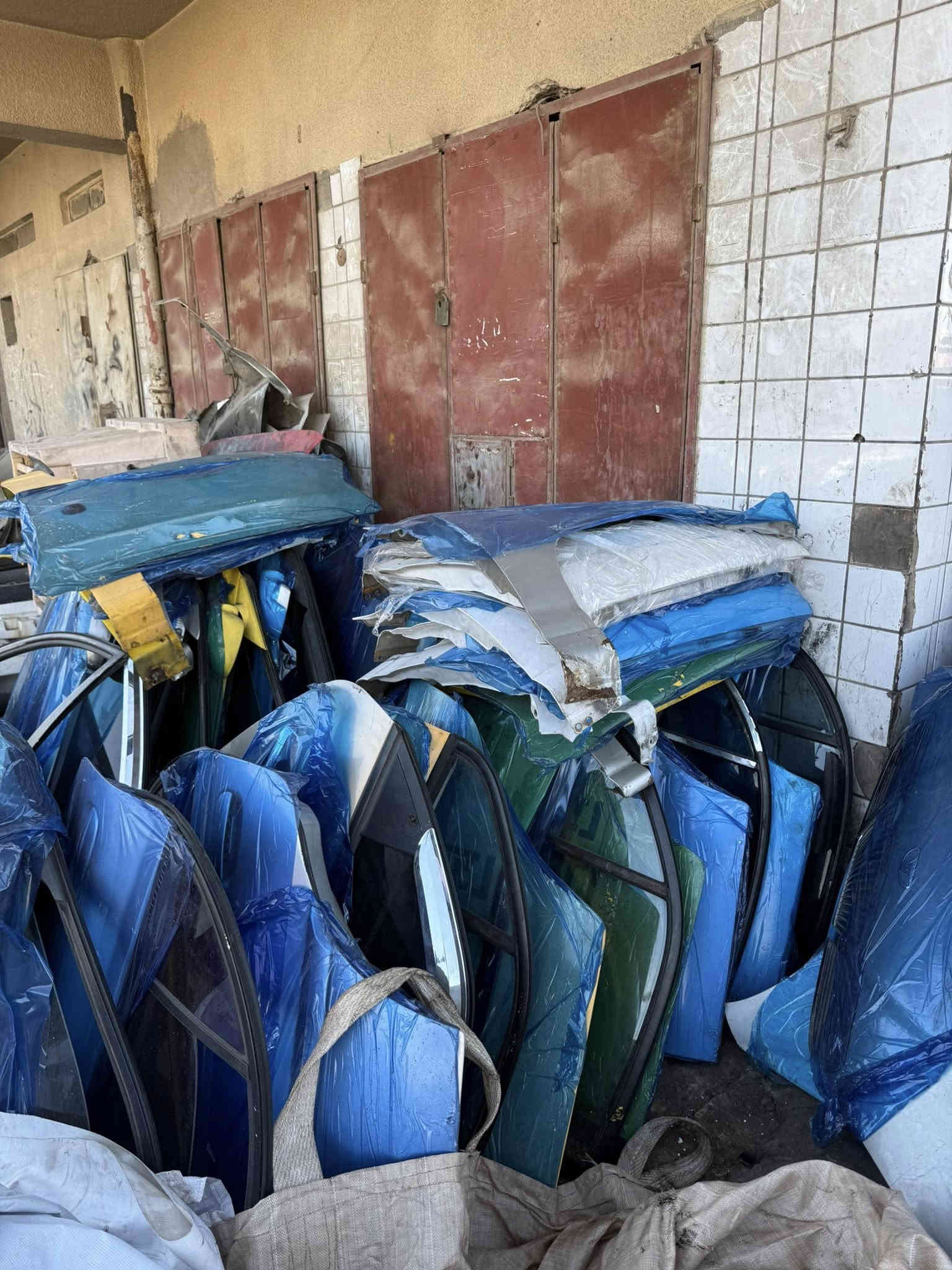 على بركه اللّه تم وصول حاويه محركات جميع السيارات الكوريه القديمه والحديثه سيارات فيرنه وريو كاملات كل قطع الغيار العنوان طالبيه مقابل كوفي المدلل للتواصل
*********** كاظم *********** نعوش
