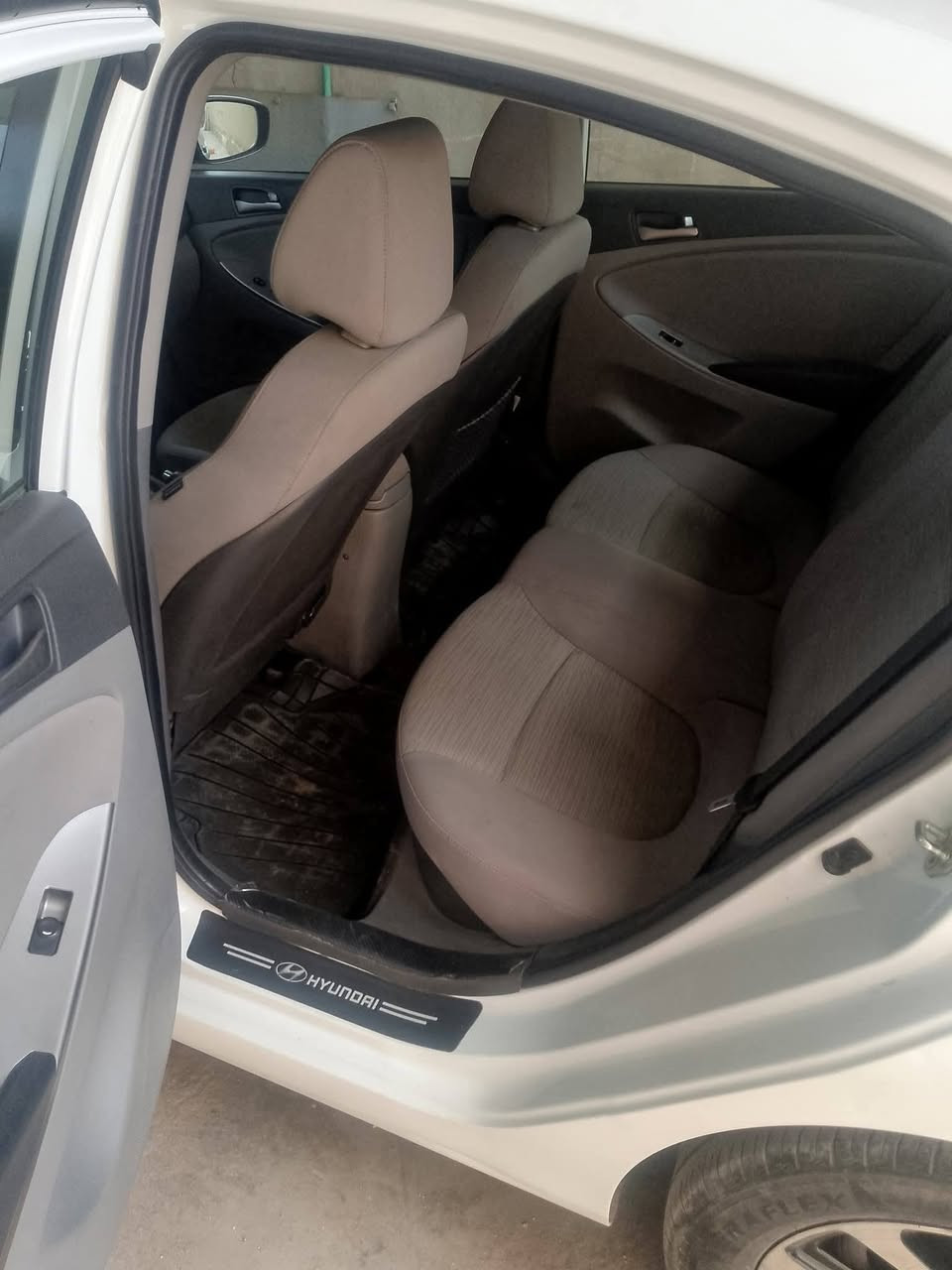 سلام عليكم اكسنت بلو 2017 وارد كندي الرقم بغداد بسمي قطعتين صبغ جاملغ ايمن وبنيد وشبر بارد محرك 1600 السيارة ماشيه 120الف كيلو المكان بغداد السعر105 قفل *********** السيارة جاهزة مكينة وكير مكفولات
