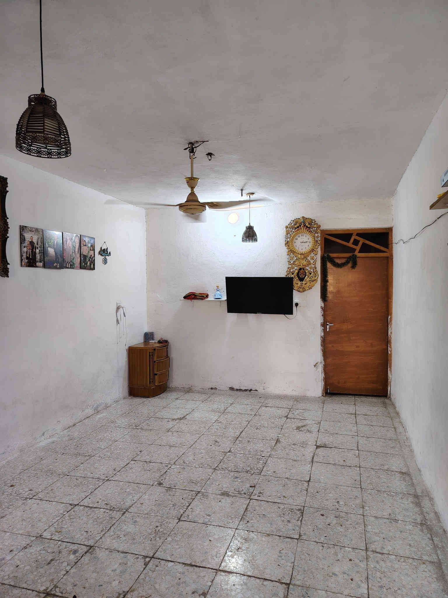 دار طابو صرف للبيع او مراوس بيت كاع اراوس مستعجل ماساحت البيت ( 130 متر ) واجهت البيت 4و ربع نزاله 30 متر ( العنوان الشعب بوب الشام شارع المشایخي قرب ملعب رسول ) طابقین بناء طابوك صب 
مسلح يحتو غرف نوم ثنین 5 في 4 
+ استقبال 8 في4+ مطبخ 5 في 4+ صحیات دخلیه وخارجیه + صاله 4 في 4 + ترك 1 في 4+ 
طرمه 13 في 4 البيت بسمي  للتصال *********** بي وتساب
