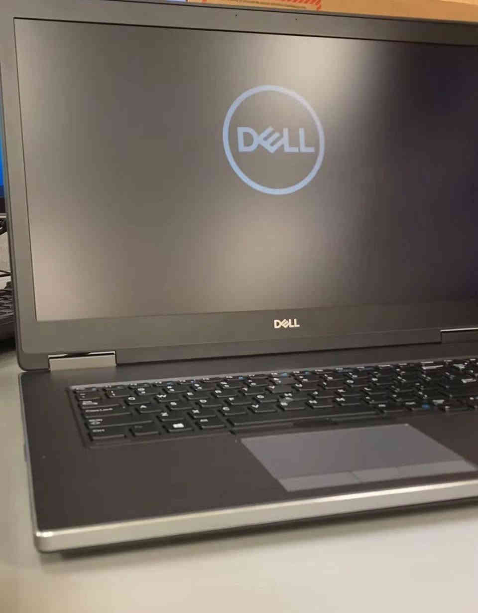 السلام عليكم  لابتوبDell للبيع نضافة  100%
رامات 64GB  عملاق قابل الزيادة حتى 128GB

ذاكرة 1TB SSD NVME M2. Pcle4  سريعة جدا قابل للزيادة حتى 8TB

كارت شاشة داخلي وكارت شاشة خارجي 
NVIDIA RTX4000           8GB

Intel(R) Core(TM) i7-9750H

حجم الشاشة كبير 17.3
بطارية حجم كبير تصمد ساعات طويلة  

مناسب للمهندسين    والنمذجة الثلاثية والتصميم  والبرمجه.  والطلاب و الذكاء الصناعي بفضل الكارت عالي الاداء والرمات والألعاب مثل GTA5   وفيفا  و  دلتا  فورس  وببجي  وفورزه وهواي العاب والبثوث  والعمل باقصى الضروف لابتوب قوي كلش  نظام تبريد عالي الاداء 

انارة كيبورد ٫  بطارية تدوم وقت طويل جدا ٫ يحتوي على العديد من المنافذ٫  ويدعم الرامات الخارجية يمكن ربطه ب شاشة خارجية  أو بلازما   لان يحتوي على هيج منافذ  
اكرر نضافة 100%  جهاز مال بيت  استخدام دراسة 
مكان :بابل
سعر 750  سبب للبيع : محتاج قصد جامعة 
متواجد خاص  واتس اب ***********
