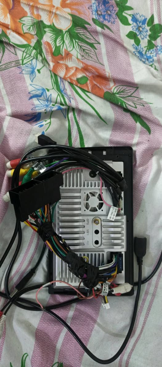 شاشة سيارة 9انج للبيع السعر 50 العنوان بغداد الاعظمية ***********
