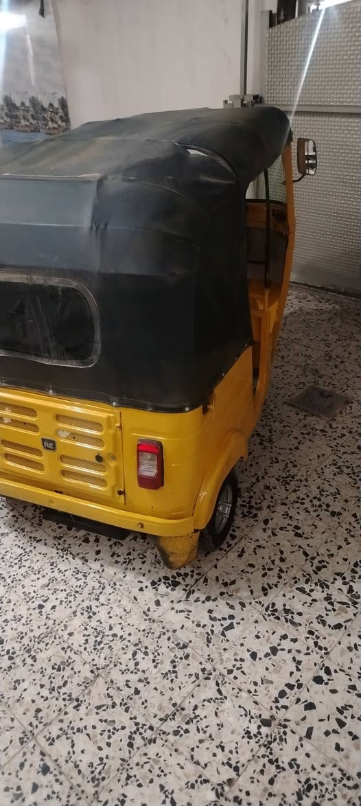 السلام عليكم للبيع تكتك 2018 رقم ديالى تحويل مباشر تكتك كفاله عامه من الضربه و الخياس تكتك مصبوغه عام للجماليه فقط فقط بيها محرك 21 كفاله وهاي كدام عينك تكتك نضيفه وما ناقصها شي للتواصل على الرقم ***********  تكتك حلوه وسعرها مناسب
