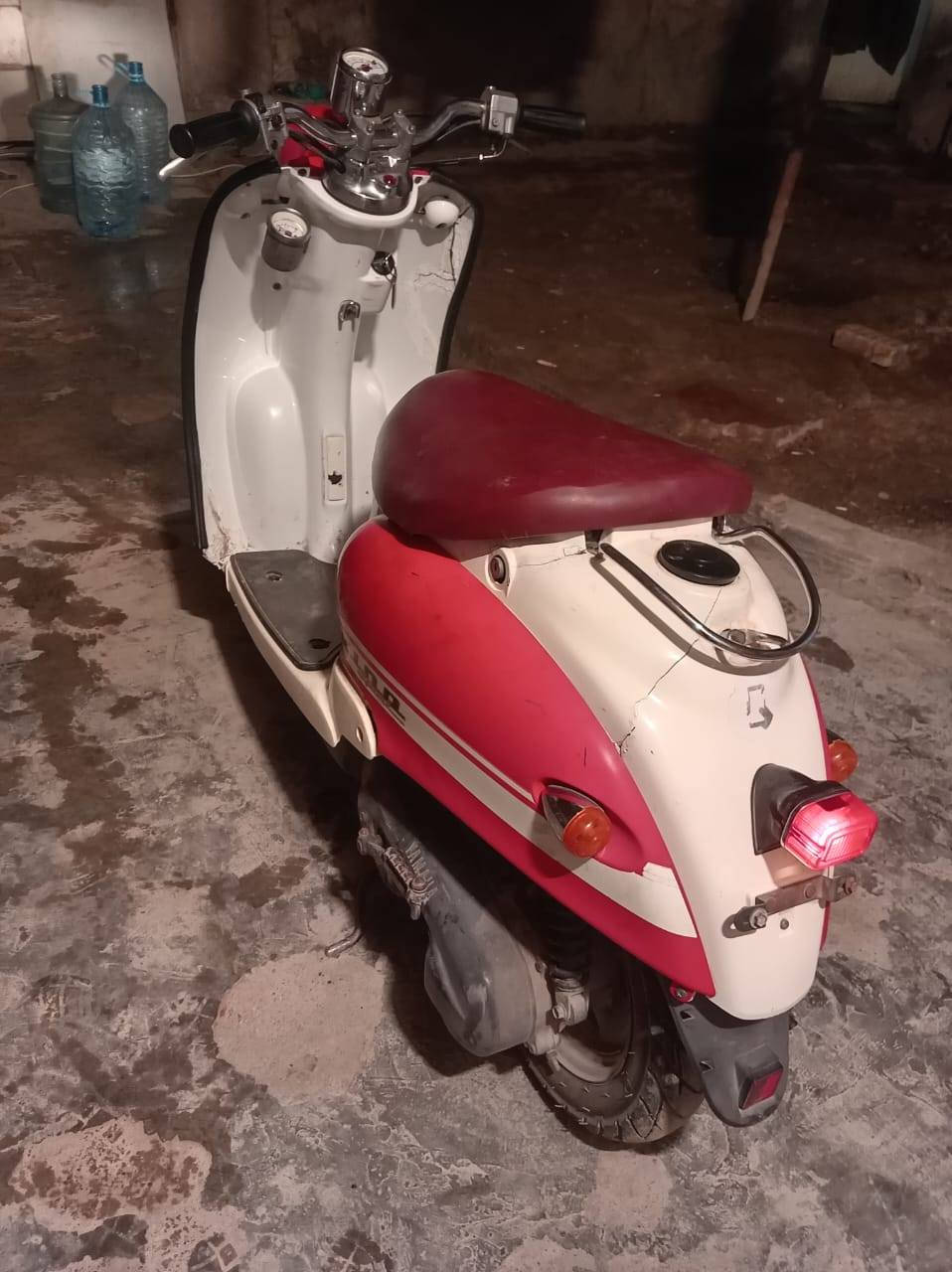 مكلف بلنشر للبيع مناسبه 180 وبيها مجال قليل 
*********** كهربائيات كامله نقصها باتري فقط
