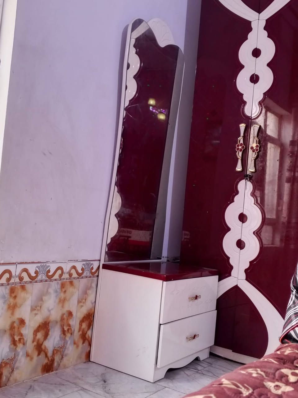 سلام عليكم غرفة اخشاب ماليزي مستعمل للبيع بسعر مناسب للتواصل خاص. او *********** اتصال او واتساب
