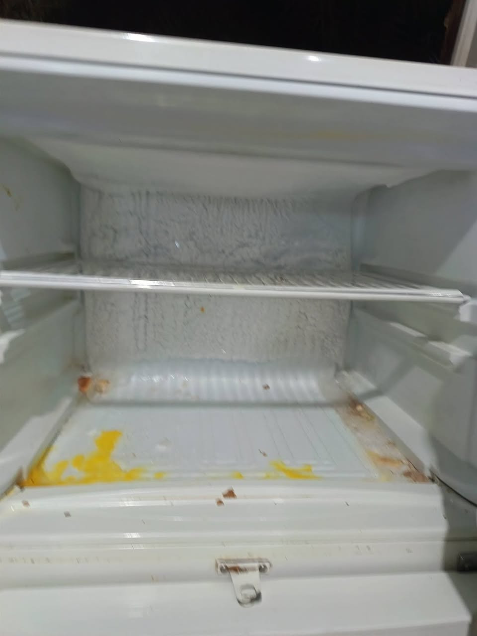 سلامو عليكم ثلاجه للبيع مبدل بيه فريز
فقط نظافه 95 من 100 ميز مرايه السعر35
مكان بياع
*********** وتساب
