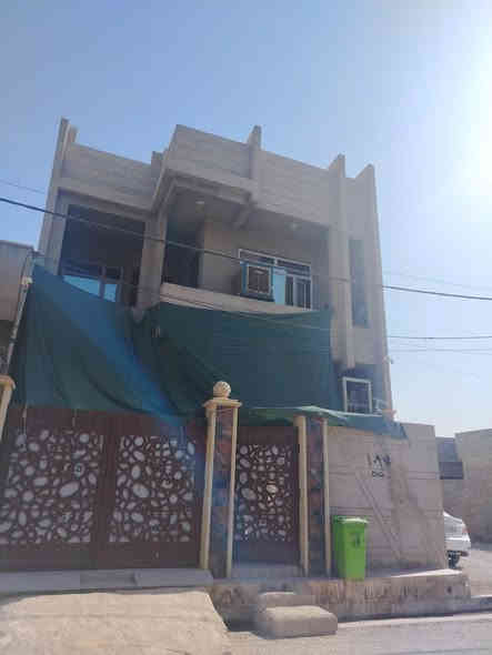 دار للبيع مساحة 150متر حي السماح الأركان 
بناء حديث السعر 165 وبي مجال 
سند طابو الزهور طابقين 5 غرف نوم 
مكتب الندى للعقار بإدارة أبو ذنون موقع المكتب قرب مدرسة الكويتية شارع 20 للاستفسار الاتصال على الارقام 
***********☎️
***********📞
