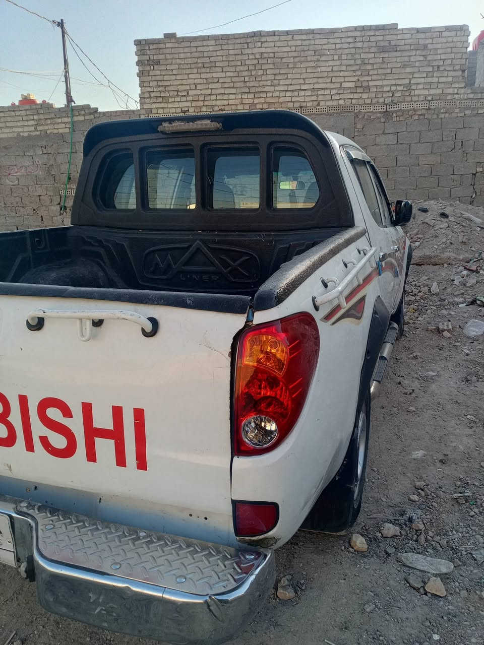 بيكب ميتسوبيشي موديل 2010 فور ويل محرك وكير بطة بيها صبغ جاملق خلف السائق سياره نظيفه خير من الله رقم بغداد الماني السعر 85 ورقة للاستفسار الاتصال على الرقم ***********  مكان السيارة بغداد حي الرحمة الشماعية
