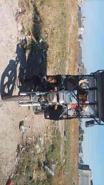 السلام عليكم ستوته صقر موديل واحد وعشرين اوراق ضايعه ستوته بيه ولفات ومصبوغه لون اسود ستوته نعمه من الله ال رقم *********** بي واتساب العنوان بغداد الشعله السعر مليون بيه مجال شي قليل
