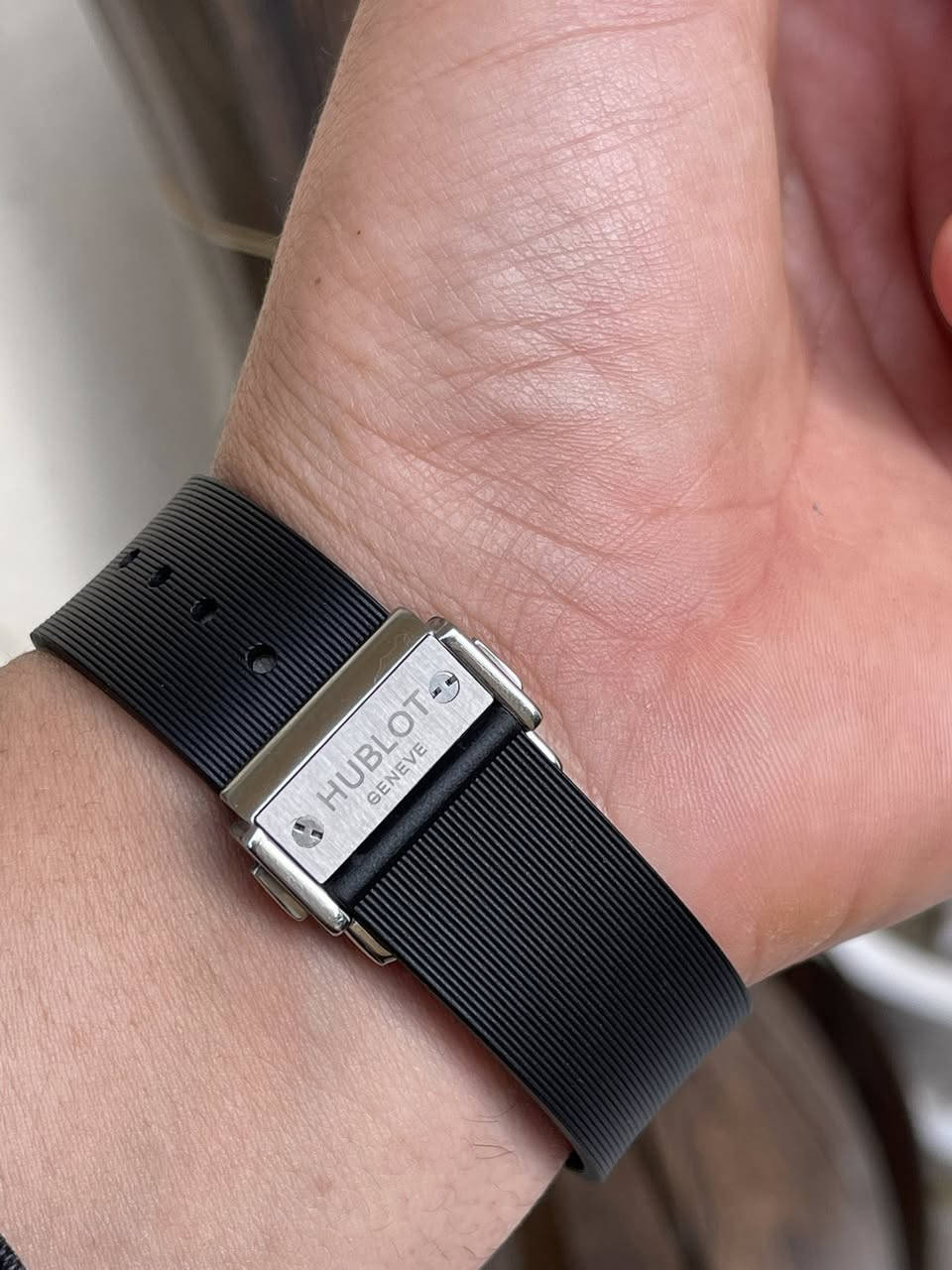 سلام عليكم 

ساعة ماركة هابلوت HUBLOT 
مكينه وتماتيك و تكويك 
ضهر كشف 
عرض منفذ تاريخ 
سنل ستيل ضهر براغي وجة براغي حقيقي 
سير ربل مريح بلادي قفل فراشة معلم HUBLOT 
نضافة تامة تامة 
سعر 125 
عنواني بغداد الدورة يوجد توصيل بغداد ولكل العراق 
***********
