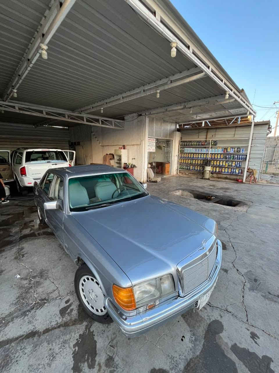 1989
محور 2500 بدون حادث فقط طخه خفيفه بالجاملخ الخلفي جاهزه من كلشي تبريد ويا السويج 
السعر 52 عنواني كربلاء 
***********
