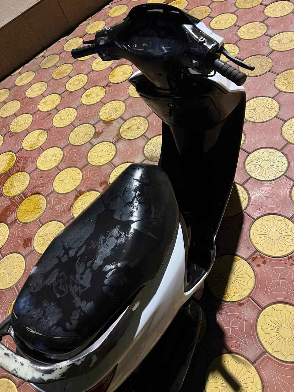 سلام عليكم للبيع دراجه فحل ابلادي مختم مكينه ابلاديه فقط ولفات شرط المكينه جديده نعومه اشاير سلف كله شغال المكان الدراجه ابصخير الحيره رقم الموبايل ***********
