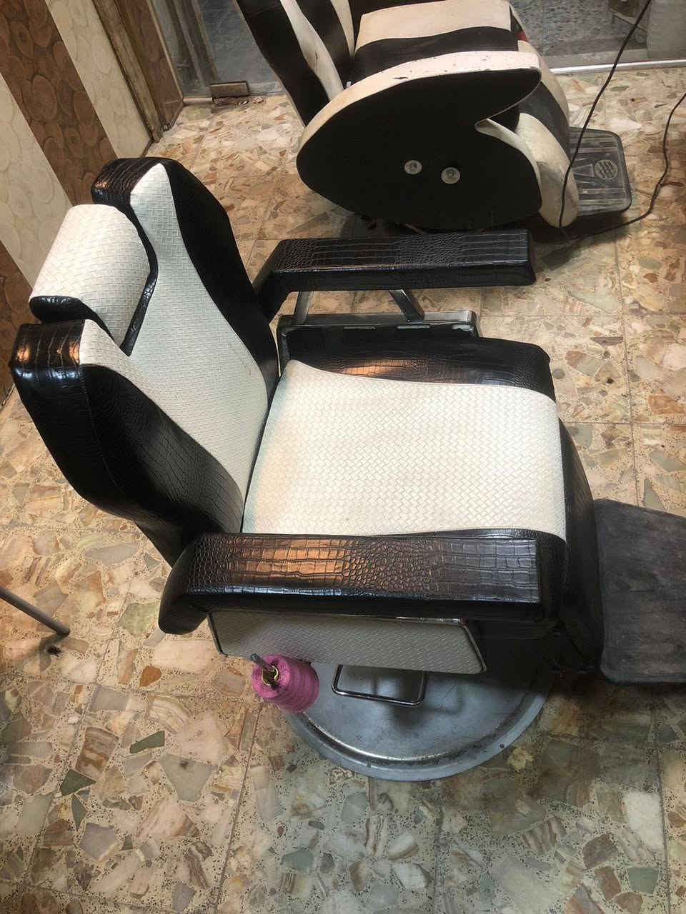 كرسي جديد نضيف استعمال قليل عداد 1 للبيع شكد تنطي بيه نزل بلتعاليق ( حسب القناعه ابيع)
مكاني بغداد المدينه 

رقم الهاتف ***********
